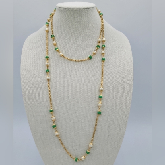 Vintage Necklace Goldtone Faux Pearl & Green Necklace #751 - Picture 2 of 12